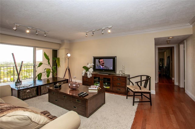 5 of 24 - 1800 Ne 114th St 1911, Miami, FL