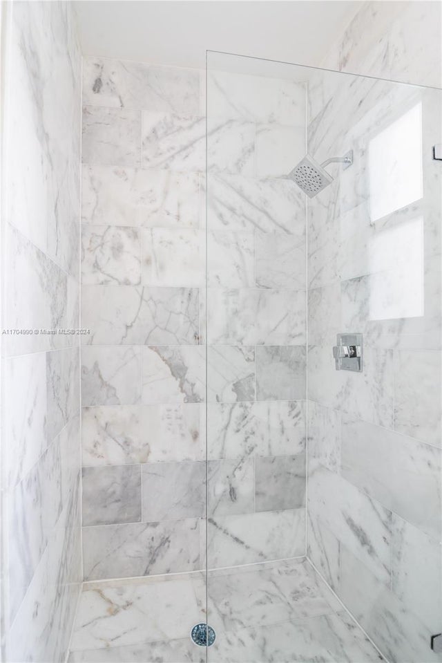 4 of 8 - 922 Jefferson Ave 12, Miami Beach, FL