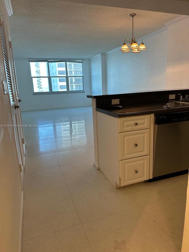 4 of 35 - 2501 S Ocean Dr 1603, Hollywood, FL