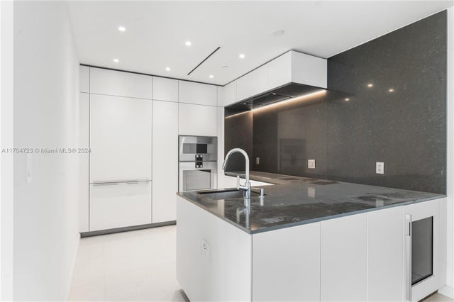 5 of 42 - 300 Biscayne Blvd Way 5209, Miami, FL