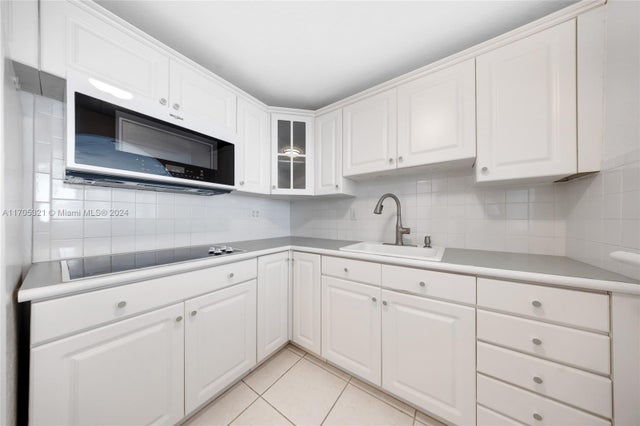 3 of 31 - 465 Ocean Dr 507, Miami Beach, FL