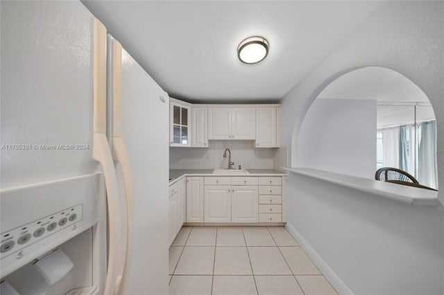 4 of 31 - 465 Ocean Dr 507, Miami Beach, FL