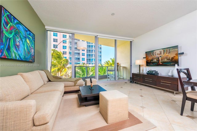 2 of 33 - 1455 Ocean Dr 510, Miami Beach, FL