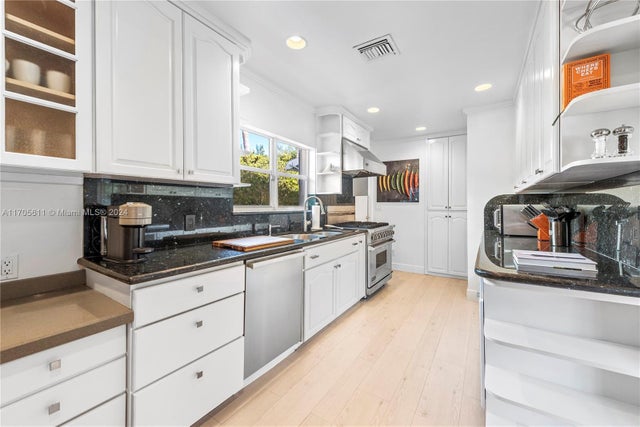 4 of 34 - 5371 N Bay Rd, Miami Beach, FL