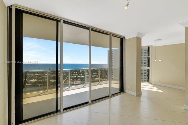 2 of 78 - 20281 E Country Club Dr 2104, Aventura, FL