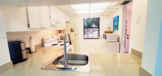 4 of 79 - 10304 Sunrise Lakes Blvd 211, Sunrise, FL