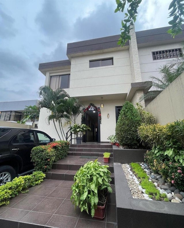 2 of 16 - 1 Carrera Calvo Ave, Guayaquil, OS
