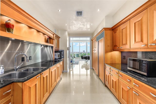 3 of 28 - 20155 Ne 38th Ct 2903, Aventura, FL