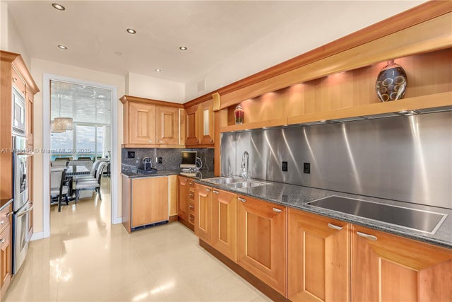 4 of 28 - 20155 Ne 38th Ct 2903, Aventura, FL