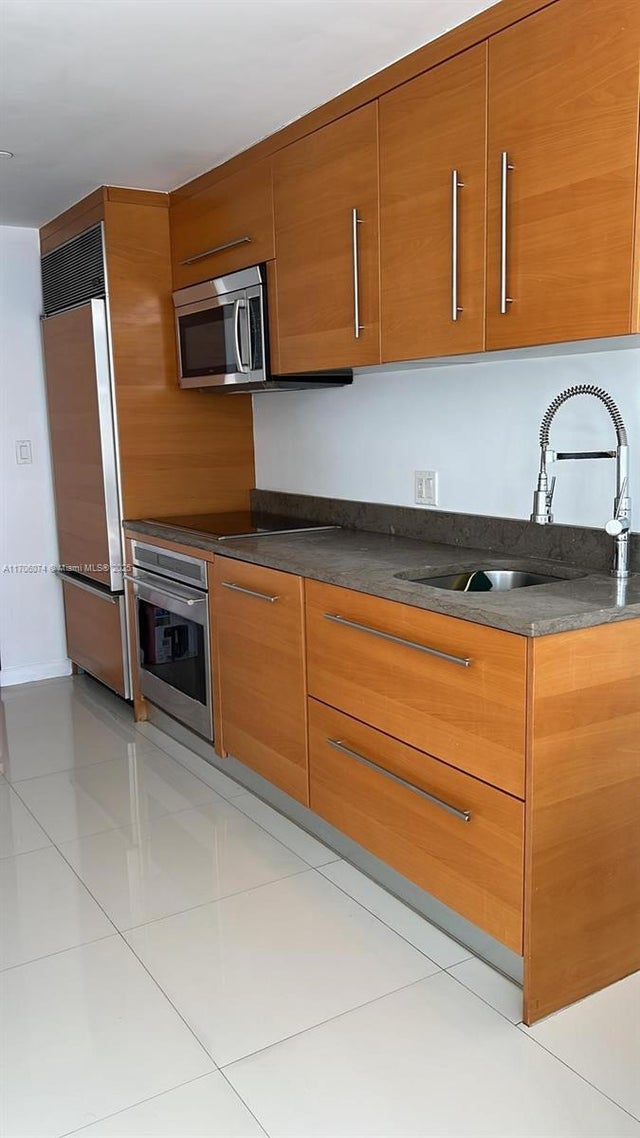 2 of 19 - 465 Brickell Ave 4004, Miami, FL