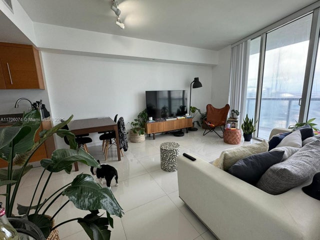 3 of 19 - 465 Brickell Ave 4004, Miami, FL