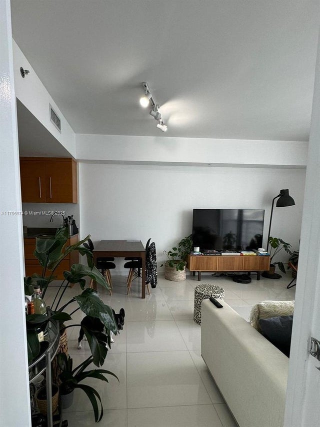 5 of 19 - 465 Brickell Ave 4004, Miami, FL