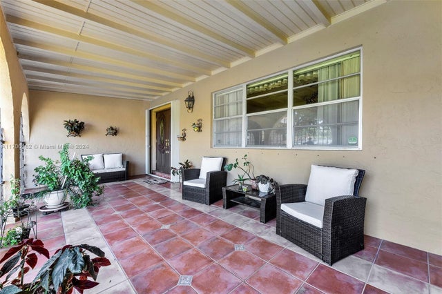 4 of 71 - 50 Sw 130th Ave, Miami, FL