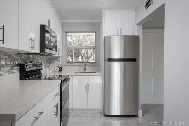 2 of 16 - 2700 W Sunrise Lakes Dr 103, Sunrise, FL