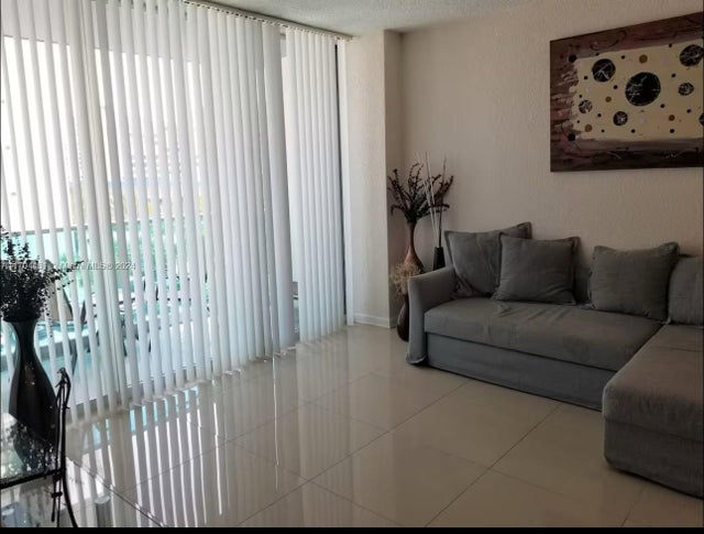 5 of 25 - 4001 S Ocean Dr 4d, Hollywood, FL