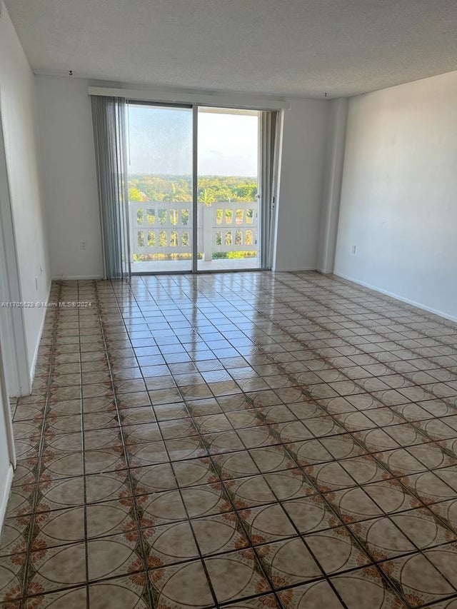 5 of 11 - 15600 Nw 7th Ave 821, Miami, FL