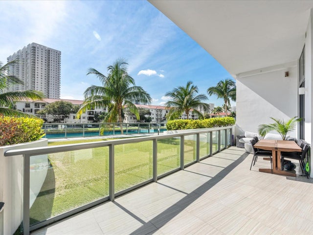 1 of 23 - 3250 Ne 188th St 102, Aventura, FL