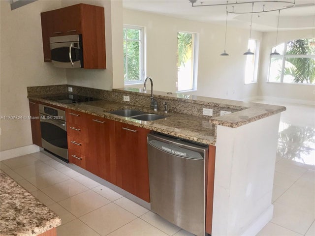 3 of 20 - 2700 Ne 184th Ter 126, Aventura, FL