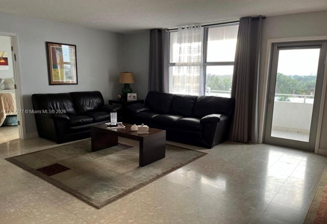 3 of 8 - 9225 Collins Ave 712, Surfside, FL