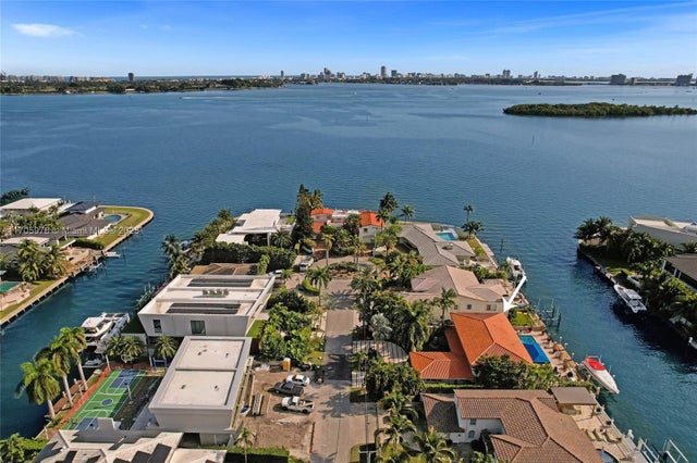 2 of 80 - 1960 Ne 118th Rd, North Miami, FL