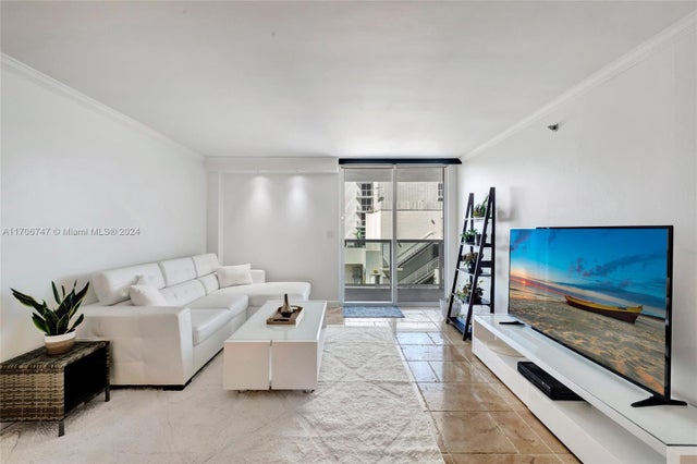 1 of 44 - 2401 Collins Ave 1411, Miami Beach, FL