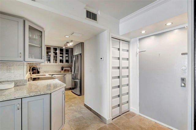 3 of 44 - 2401 Collins Ave 1411, Miami Beach, FL