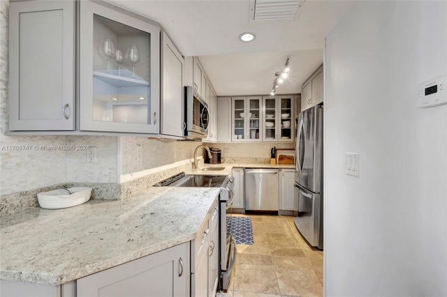 4 of 44 - 2401 Collins Ave 1411, Miami Beach, FL