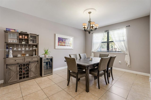 4 of 37 - 16673 Sw 44th St, Miami, FL