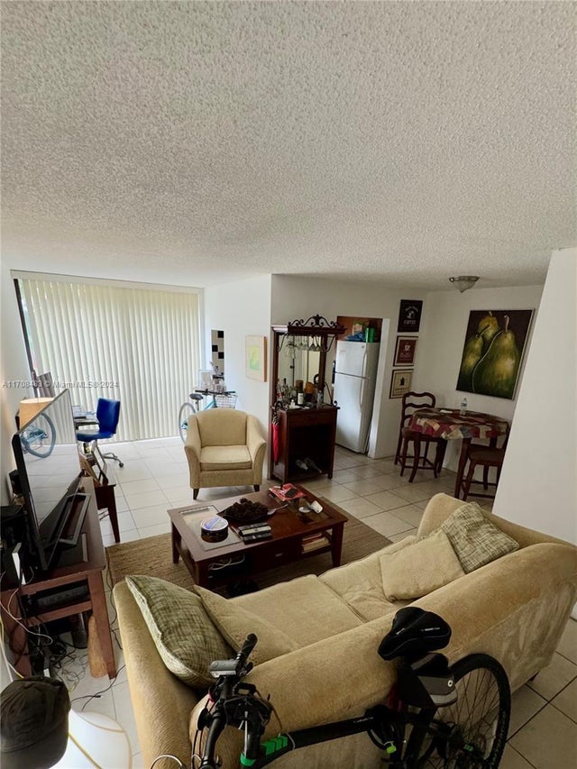 3 of 7 - 16919 N Bay Rd 117, Sunny Isles Beach, FL