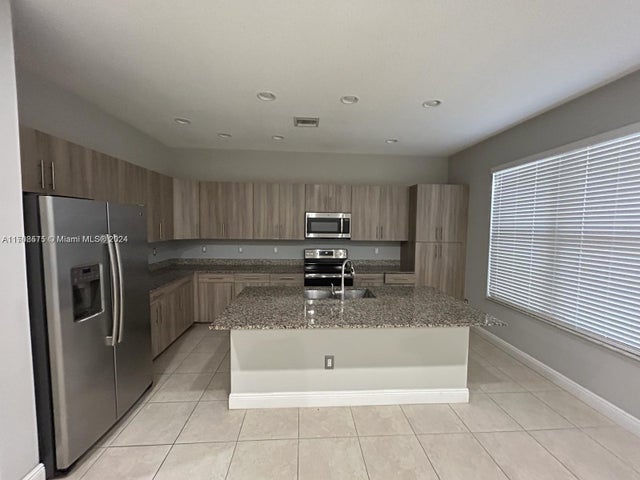 4 of 21 - 20962 Nw 1st Dr 20962, Pembroke Pines, FL