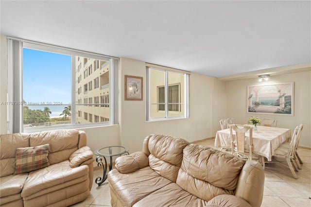 3 of 38 - 5005 Collins Ave 425, Miami Beach, FL