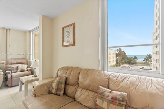 4 of 38 - 5005 Collins Ave 425, Miami Beach, FL