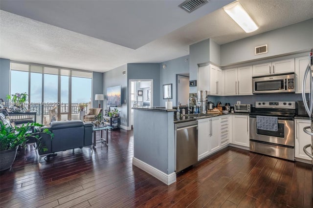 4 of 30 - 3232 Sw 22nd Ter 1903, Miami, FL