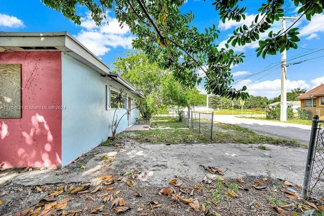 5 of 40 - 2100 Nw 76th St, Miami, FL