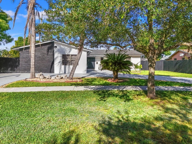 4 of 42 - 18745 Sw 99th Rd, Cutler Bay, FL