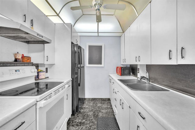 2 of 25 - 4051 Newport N 4051, Deerfield Beach, FL