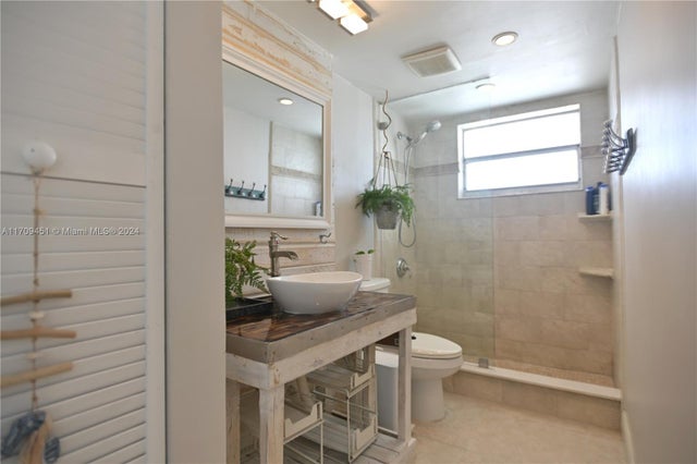 5 of 27 - 910 Michigan Ave 506, Miami Beach, FL