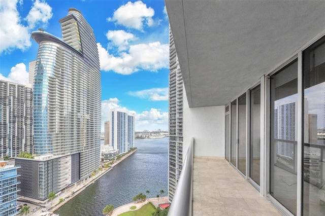 3 of 15 - 485 Brickell Ave 2503, Miami, FL