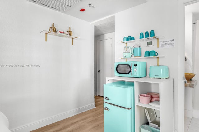 4 of 18 - 4130 Collins Ave 703, Miami Beach, FL