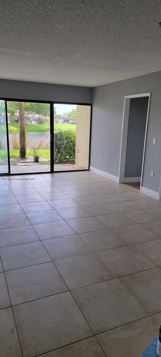 4 of 19 - 1562 Lake Crystal Dr C, West Palm Beach, FL