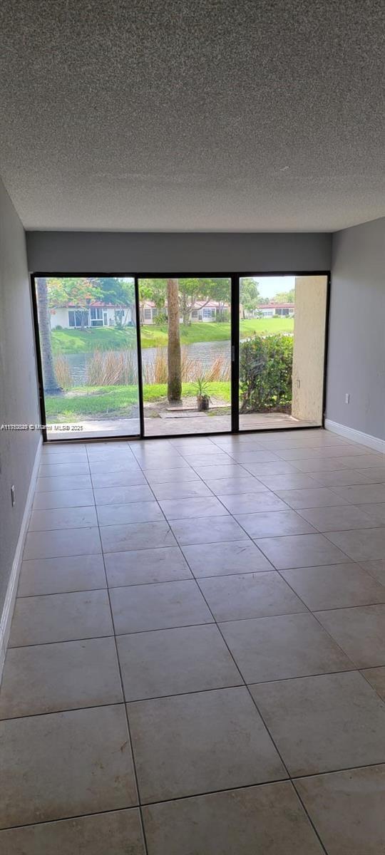 5 of 19 - 1562 Lake Crystal Dr C, West Palm Beach, FL