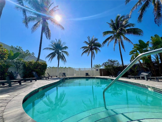 1 of 25 - 335 Ocean Dr 210, Miami Beach, FL