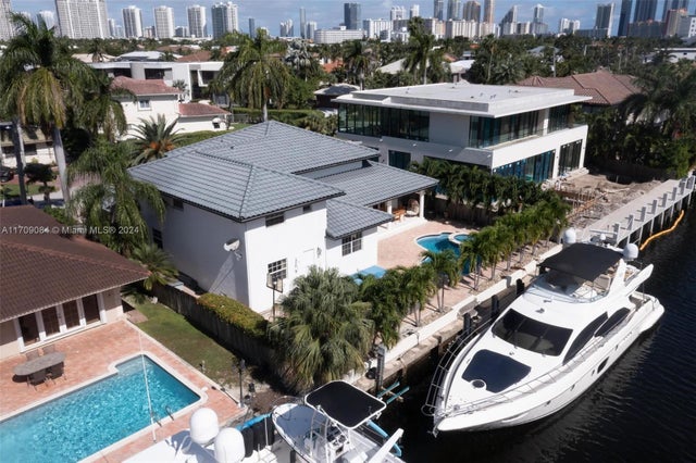 4 of 70 - 2940 Ne 164th St, North Miami Beach, FL