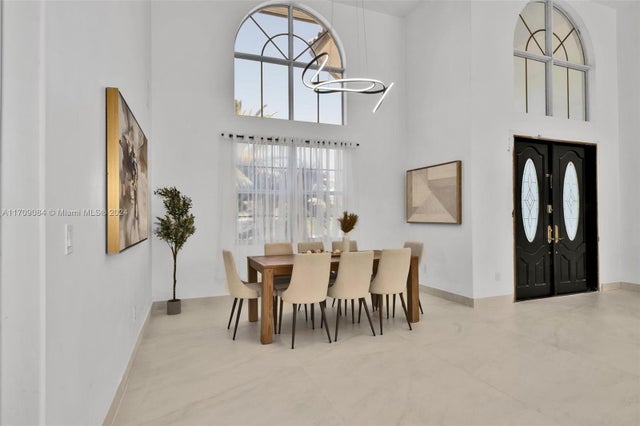 5 of 70 - 2940 Ne 164th St, North Miami Beach, FL