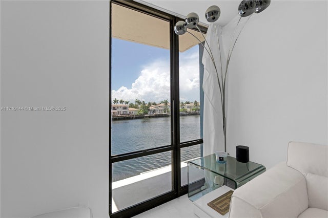 3 of 30 - 1600 S Ocean Dr 2f, Hollywood, FL