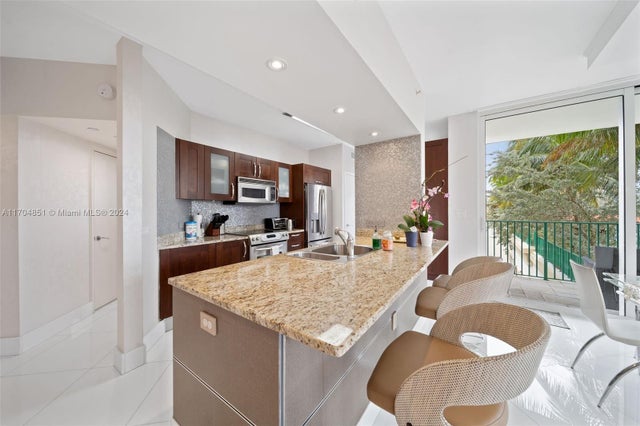3 of 53 - 19900 E Country Club Dr 610, Aventura, FL