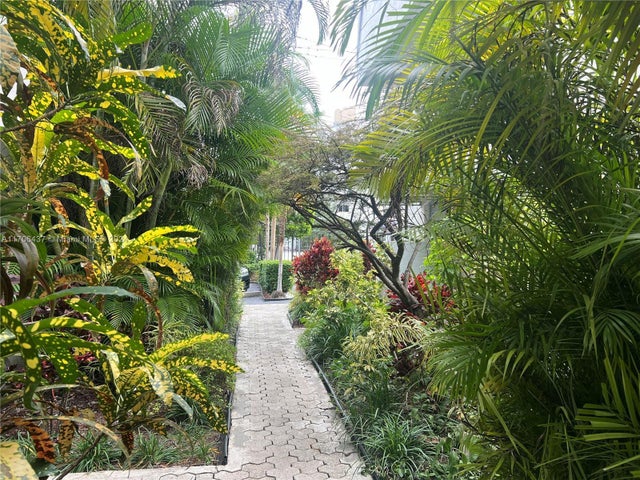 3042 Sw 27 Av 8, Miami