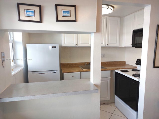 4 of 26 - 3131 S Ocean Dr 113, Hallandale Beach, FL