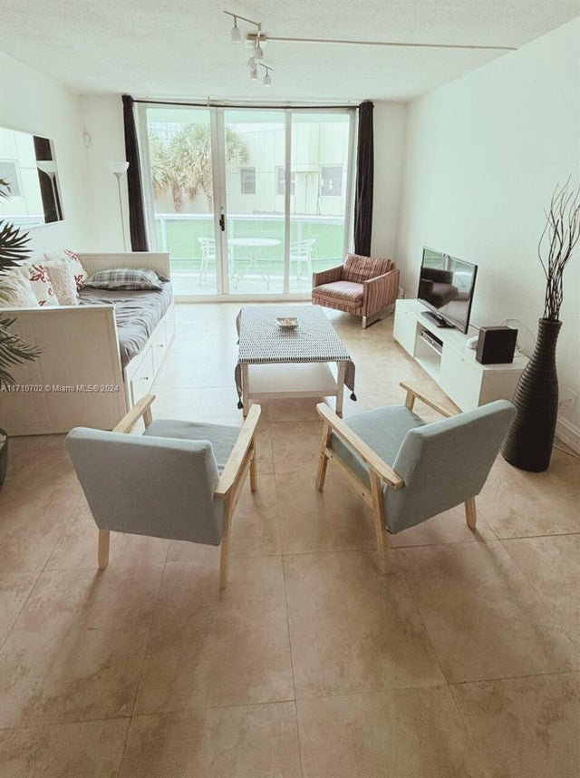 4 of 13 - 3901 S Ocean Dr 2y, Hollywood, FL