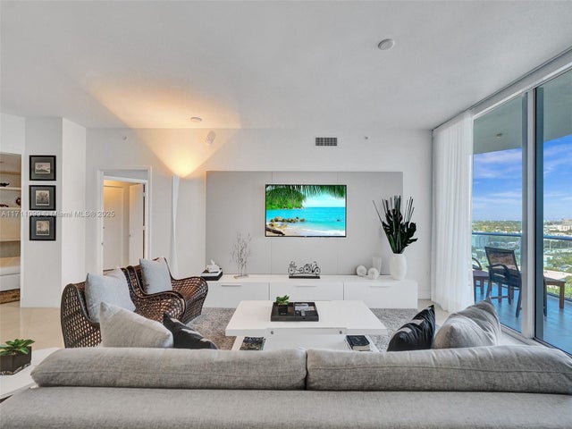 2 of 100 - 17301 Biscayne Blvd 2008, North Miami Beach, FL